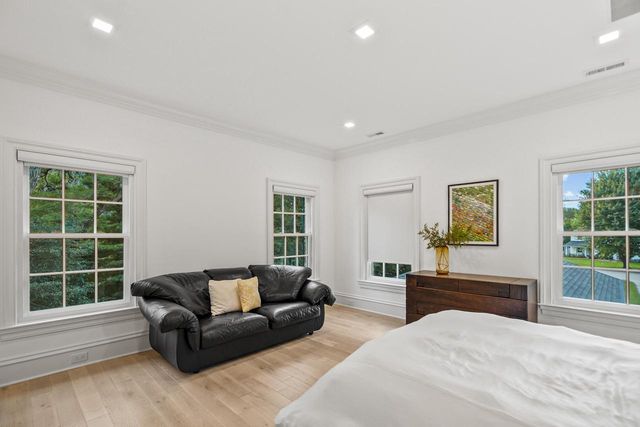 6920 N Barnett LANE, Fox Point, WI 53217