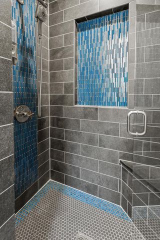 6920 N Barnett LANE, Fox Point, WI 53217