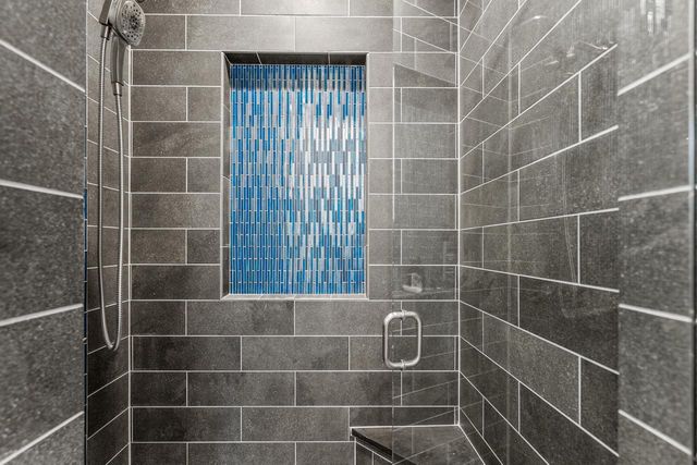 6920 N Barnett LANE, Fox Point, WI 53217