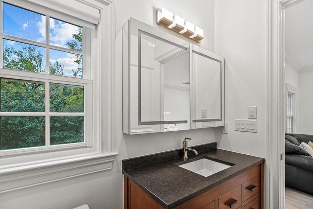 6920 N Barnett LANE, Fox Point, WI 53217