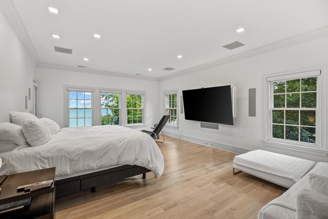 6920 N Barnett LANE, Fox Point, WI 53217