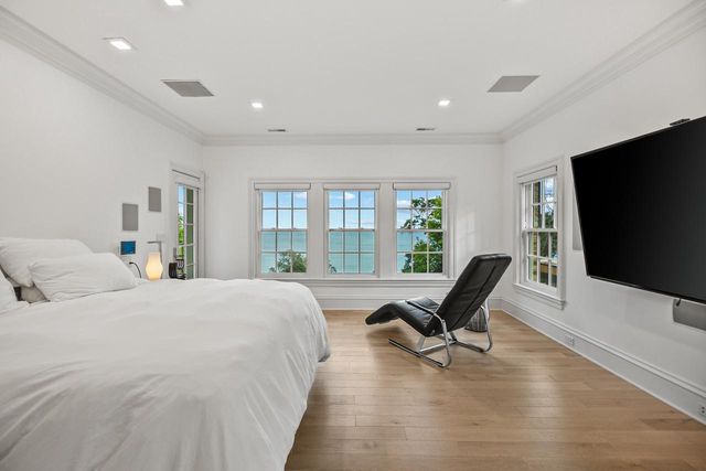 6920 N Barnett LANE, Fox Point, WI 53217