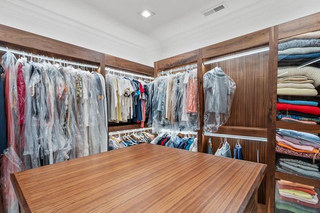 6920 N Barnett LANE, Fox Point, WI 53217