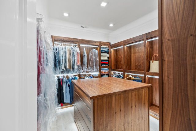 6920 N Barnett LANE, Fox Point, WI 53217