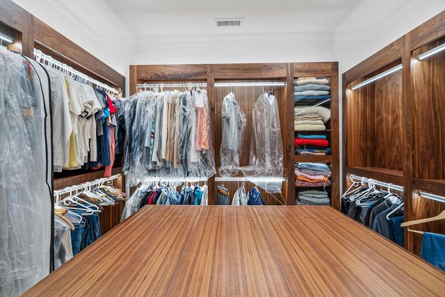 6920 N Barnett LANE, Fox Point, WI 53217