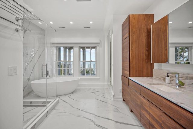 6920 N Barnett LANE, Fox Point, WI 53217