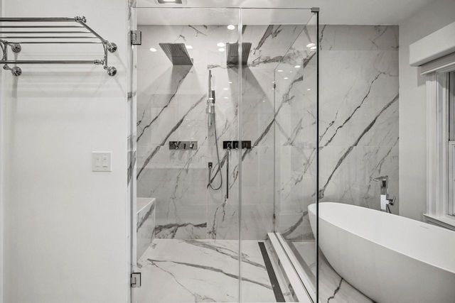 6920 N Barnett LANE, Fox Point, WI 53217