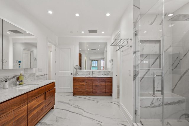 6920 N Barnett LANE, Fox Point, WI 53217