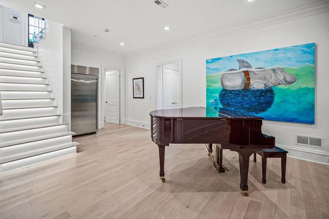 6920 N Barnett LANE, Fox Point, WI 53217