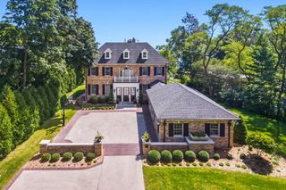 6920 N Barnett LANE, Fox Point, WI 53217