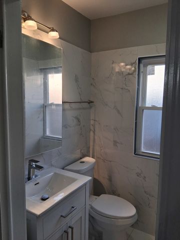 2105 S 7th Avenue, Maywood, IL 60153