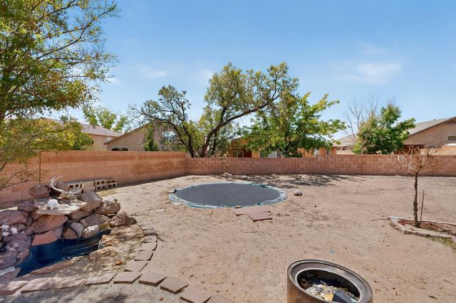 213 Boot Hill Loop SW, Los Lunas, NM 87031