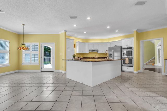 92 Chanteclaire Cir, Gulf Breeze, FL 32561