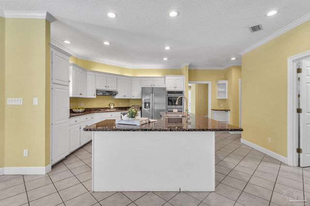 92 Chanteclaire Cir, Gulf Breeze, FL 32561