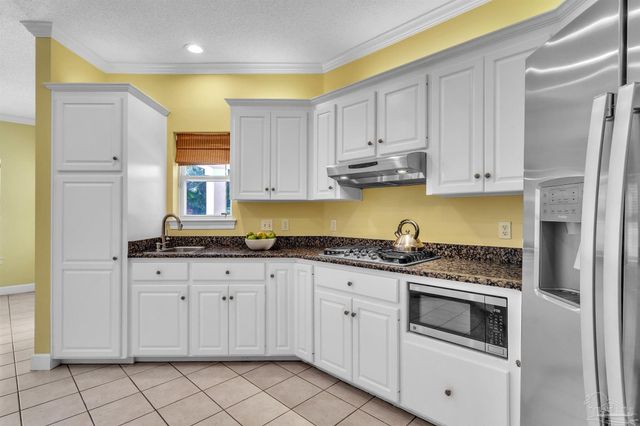 92 Chanteclaire Cir, Gulf Breeze, FL 32561