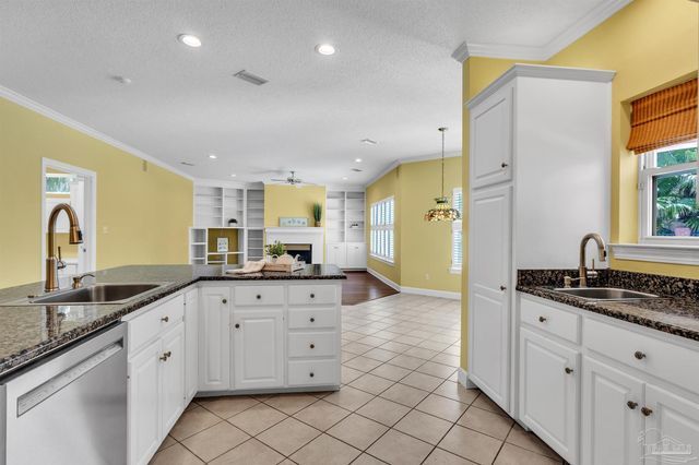 92 Chanteclaire Cir, Gulf Breeze, FL 32561