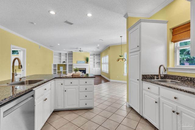 92 Chanteclaire Cir, Gulf Breeze, FL 32561