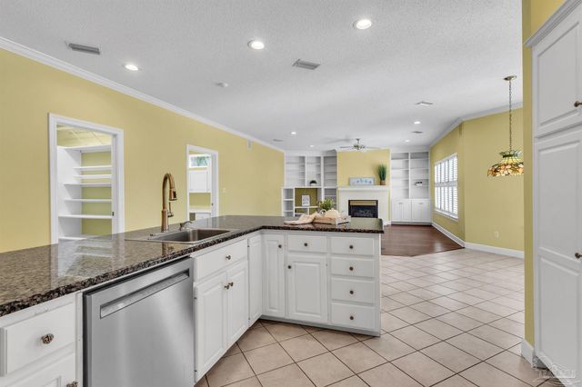 92 Chanteclaire Cir, Gulf Breeze, FL 32561