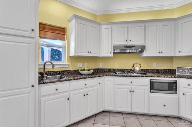 92 Chanteclaire Cir, Gulf Breeze, FL 32561