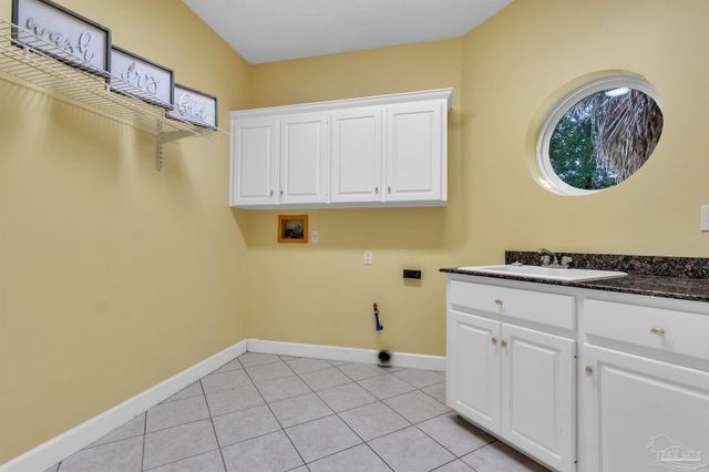 92 Chanteclaire Cir, Gulf Breeze, FL 32561