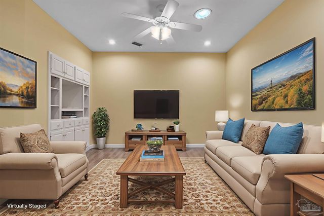 92 Chanteclaire Cir, Gulf Breeze, FL 32561