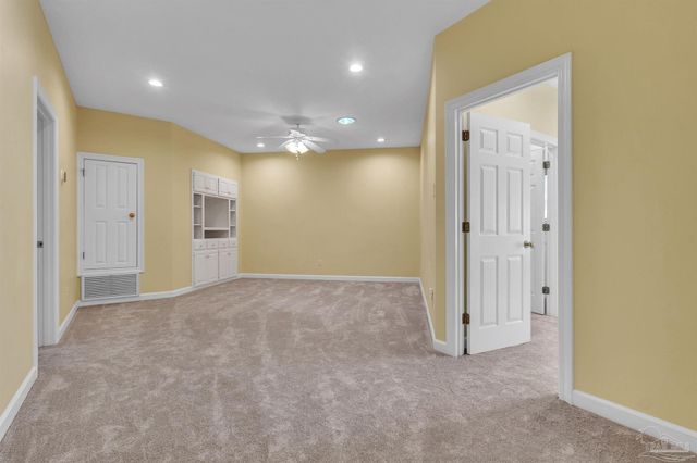 92 Chanteclaire Cir, Gulf Breeze, FL 32561