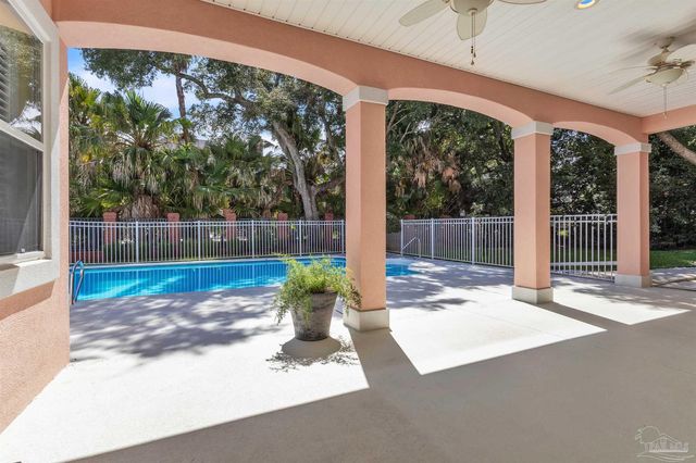 92 Chanteclaire Cir, Gulf Breeze, FL 32561