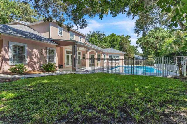 92 Chanteclaire Cir, Gulf Breeze, FL 32561