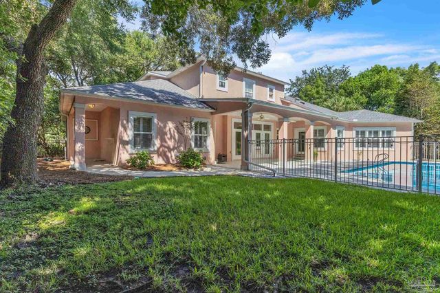 92 Chanteclaire Cir, Gulf Breeze, FL 32561