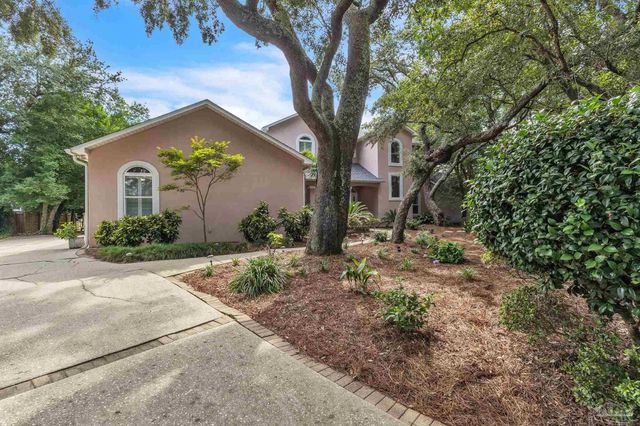 92 Chanteclaire Cir, Gulf Breeze, FL 32561