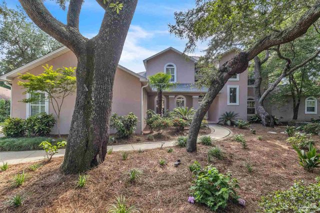 92 Chanteclaire Cir, Gulf Breeze, FL 32561