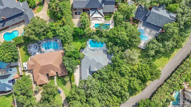 92 Chanteclaire Cir, Gulf Breeze, FL 32561