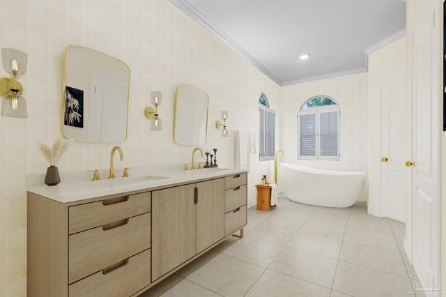 92 Chanteclaire Cir, Gulf Breeze, FL 32561