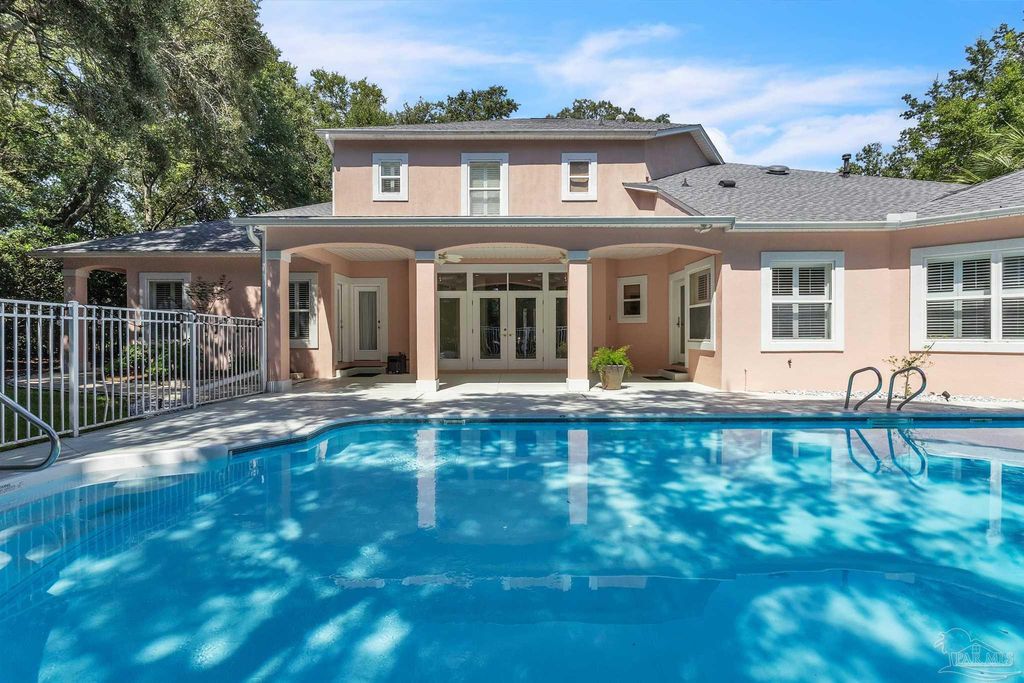 92 Chanteclaire Cir, Gulf Breeze, FL 32561