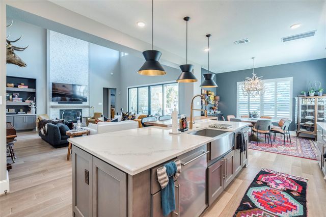 109 Bisset CT, Austin, TX 78738
