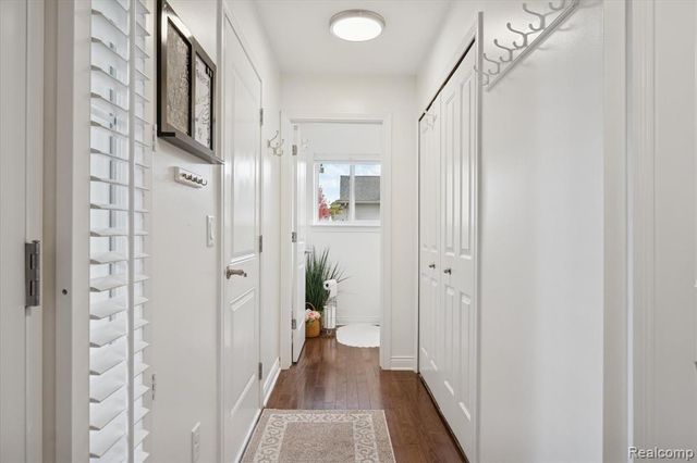 7799 Rampart Trail, Waterford, MI 48327