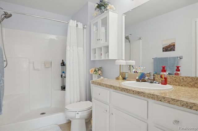 7799 Rampart Trail, Waterford, MI 48327