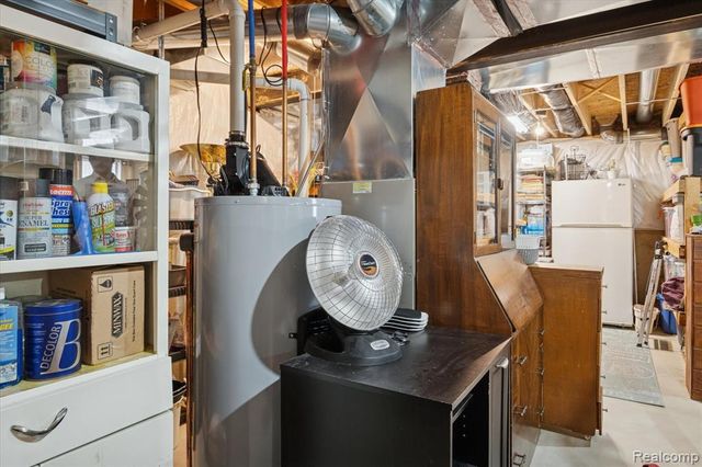 7799 Rampart Trail, Waterford, MI 48327