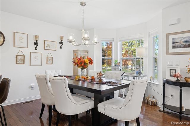 7799 Rampart Trail, Waterford, MI 48327