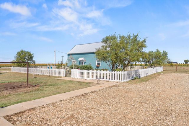 3370 Drill Stem Road, Levelland, TX 79336