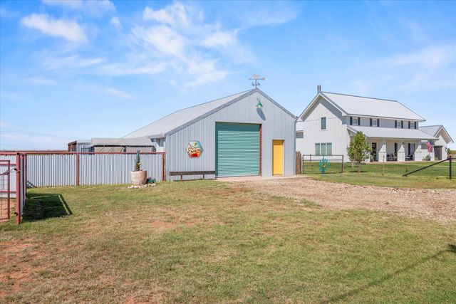 3370 Drill Stem Road, Levelland, TX 79336