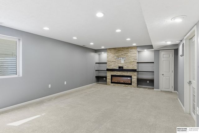 16611 Dora Hamann Parkway, Omaha, NE 68116
