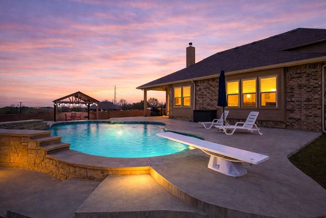 100 Sendero Oak Drive, Crowley, TX 76036