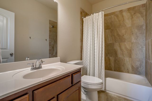 100 Sendero Oak Drive, Crowley, TX 76036