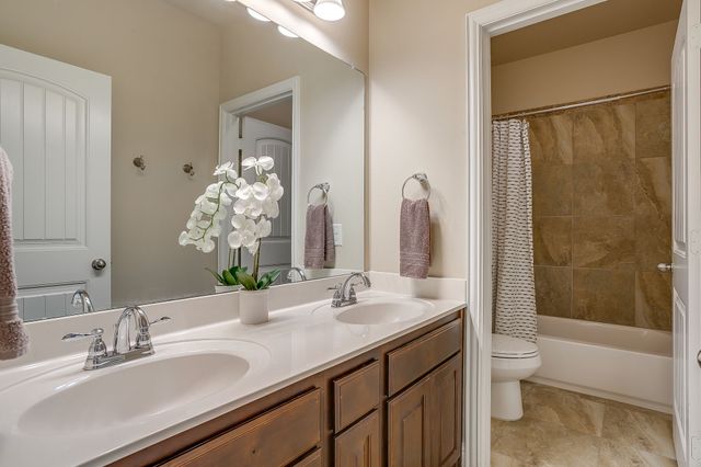 100 Sendero Oak Drive, Crowley, TX 76036