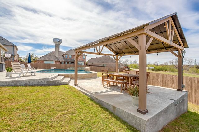 100 Sendero Oak Drive, Crowley, TX 76036