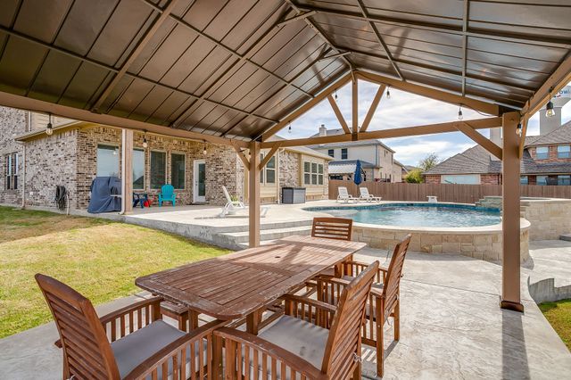 100 Sendero Oak Drive, Crowley, TX 76036