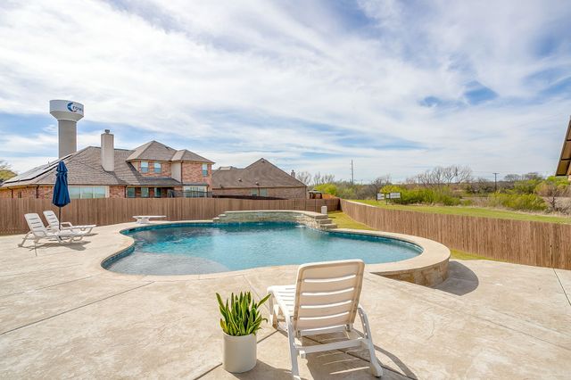 100 Sendero Oak Drive, Crowley, TX 76036