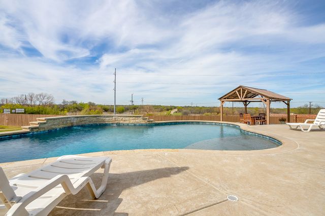 100 Sendero Oak Drive, Crowley, TX 76036