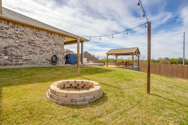 100 Sendero Oak Drive, Crowley, TX 76036